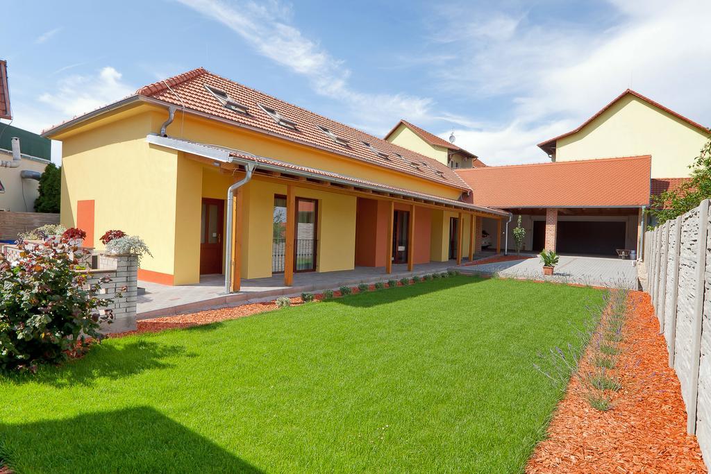 Pension Čížek Mikulov Bagian luar foto
